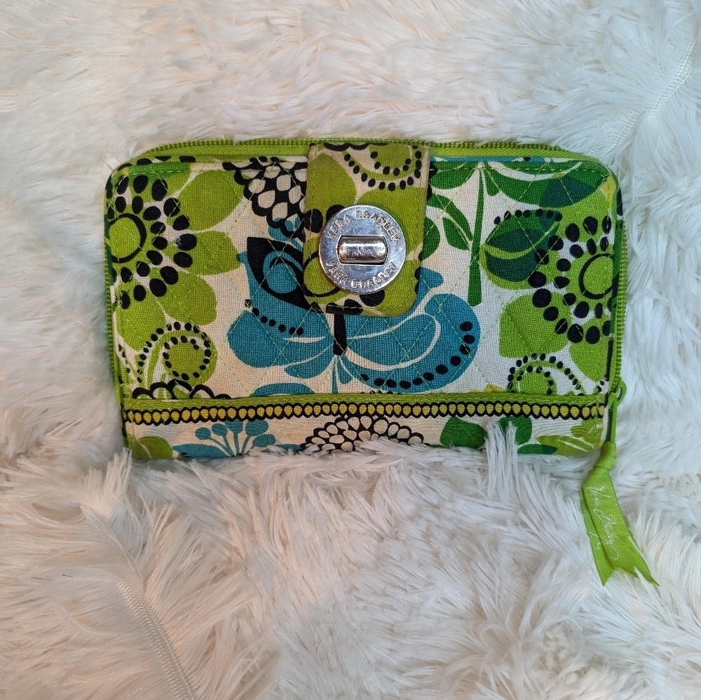 Vera Bradley RFID Turnlock Wallet Tropical Baroque Zip Around Quilted Fabric